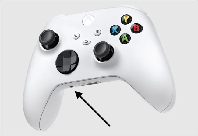 S разместите аудиоразъем на контроллере Xbox Series X.