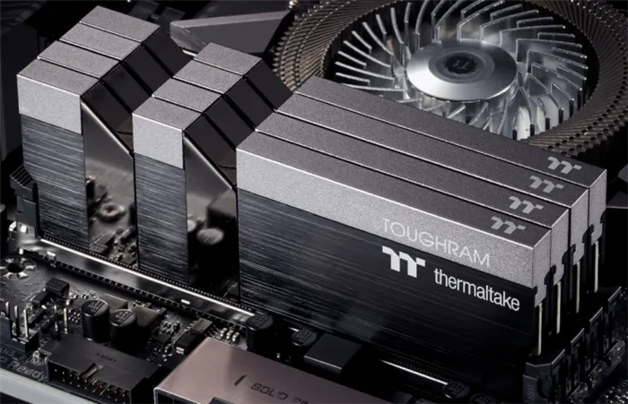 Thermaltake Intros New ToughRAM Up To 4400 MHz; Non-RGB DIMMs Are Stunning | Tom