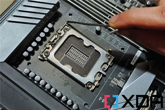 How to install a CPU on the motherboad
